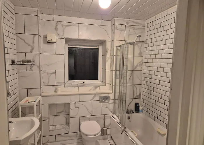 Double Beside Tramline Quarto em Acomodações Particulares